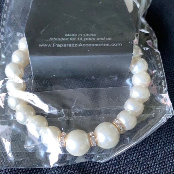 Paparazzi Radiantly Royal Gold & Pearls Bracelet. - Picture 2 of 4